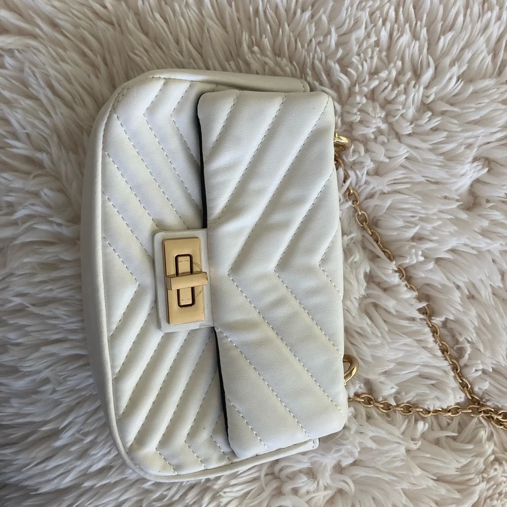 Forever 21 White Quilted Crossbody Bag with Gold Chain - Picture 3 of 6